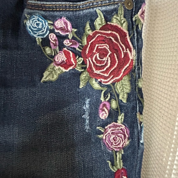 Blank NYC Blue Skinny Jeans with Floral Embroidery - Picture 3 of 11